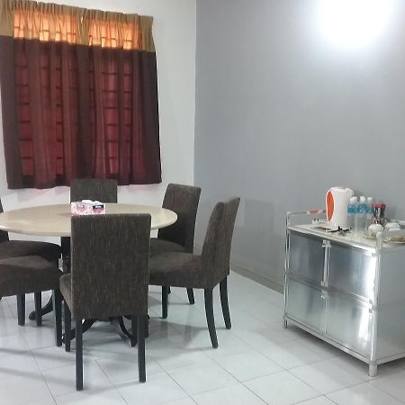 Anjung Homestay Сепанг Екстер'єр фото