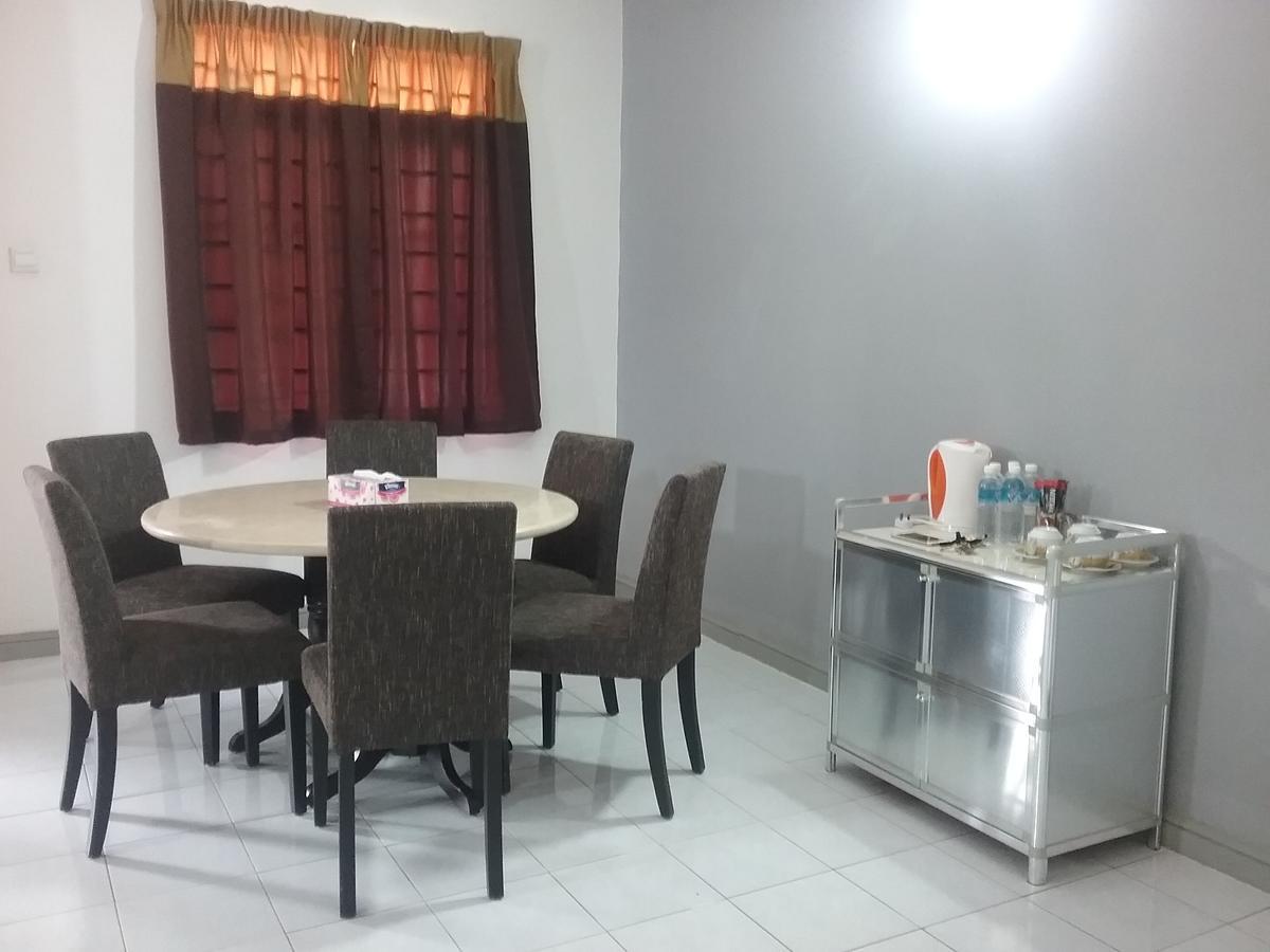 Anjung Homestay Сепанг Екстер'єр фото